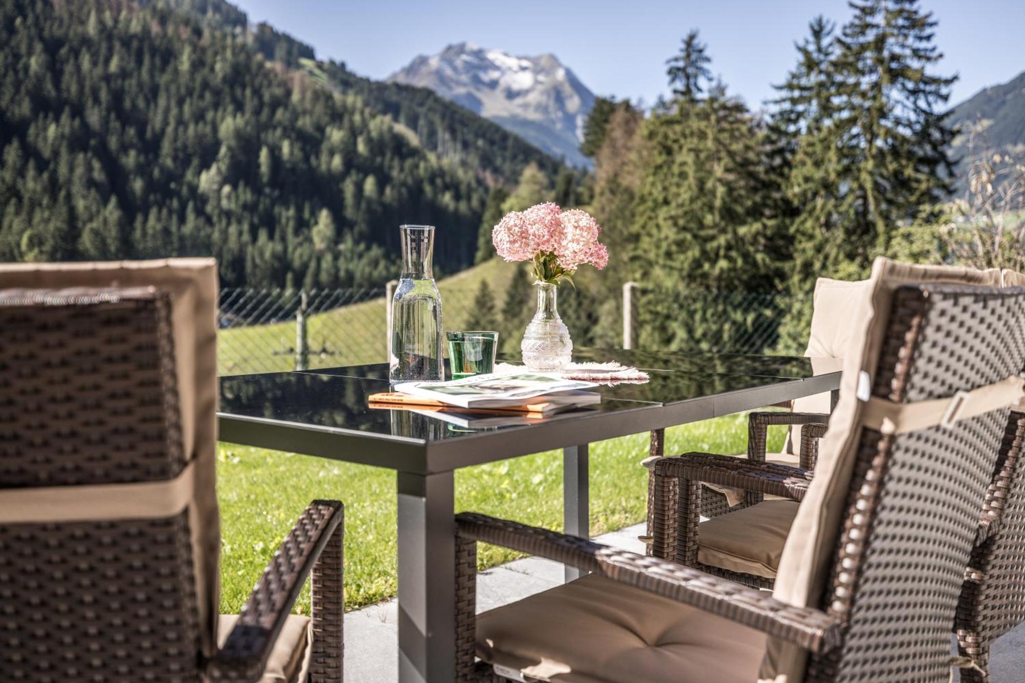 Natur Zeit - Alpine Garden Apartments Mayrhofen Exterior photo